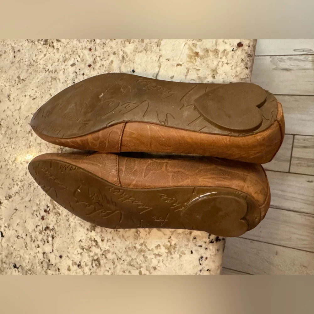 Tan Leather Flats Minimalist‎ Design